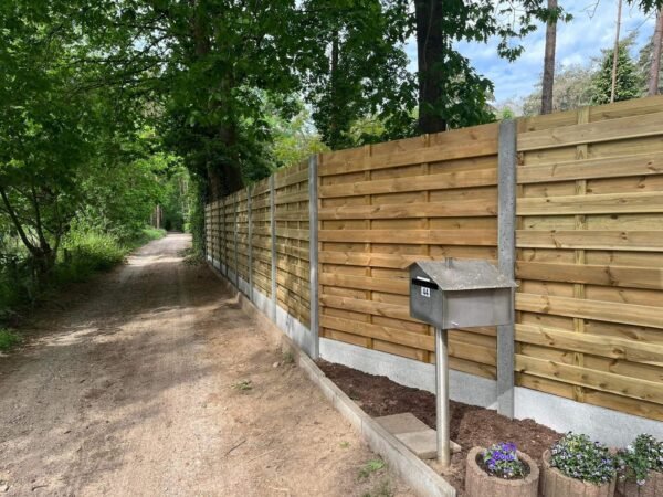 282039675_140158281929345_303201916687390479_n.jpg Houten tuinscherm
