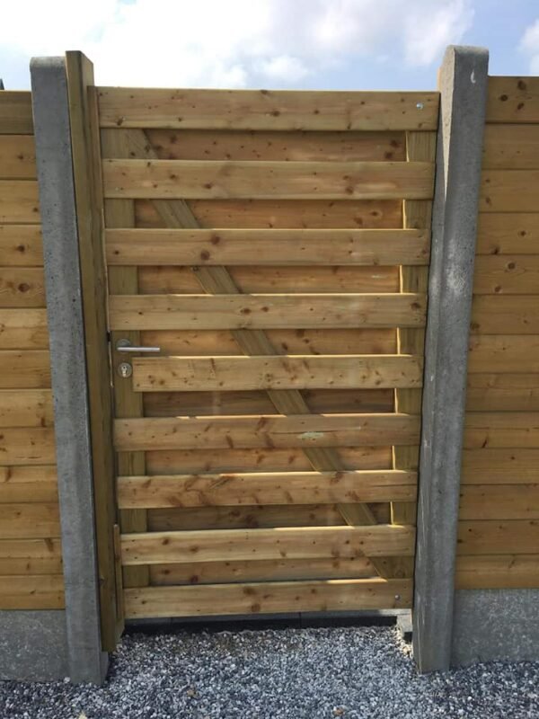 Houten-tuinscherm-2-1.jpg Deur voor houten tuinscherm