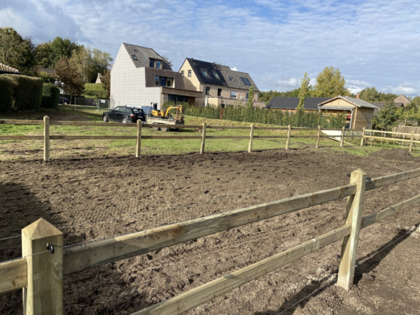 FARM SQUARE – 2 LIGGERS