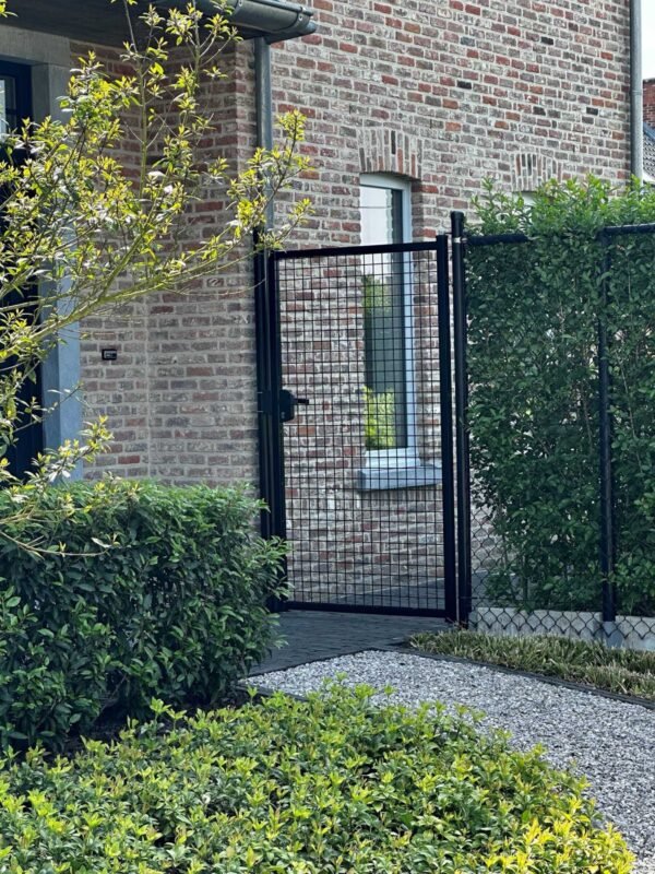 Enkele tuinpoort met ronde palen – gelast gaas 50×50