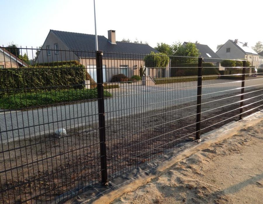 Dubbelstaafmat rond een bedrijfsterrein