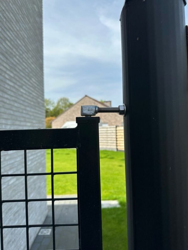 Enkele tuinpoort met ronde palen – gelast gaas 50×50